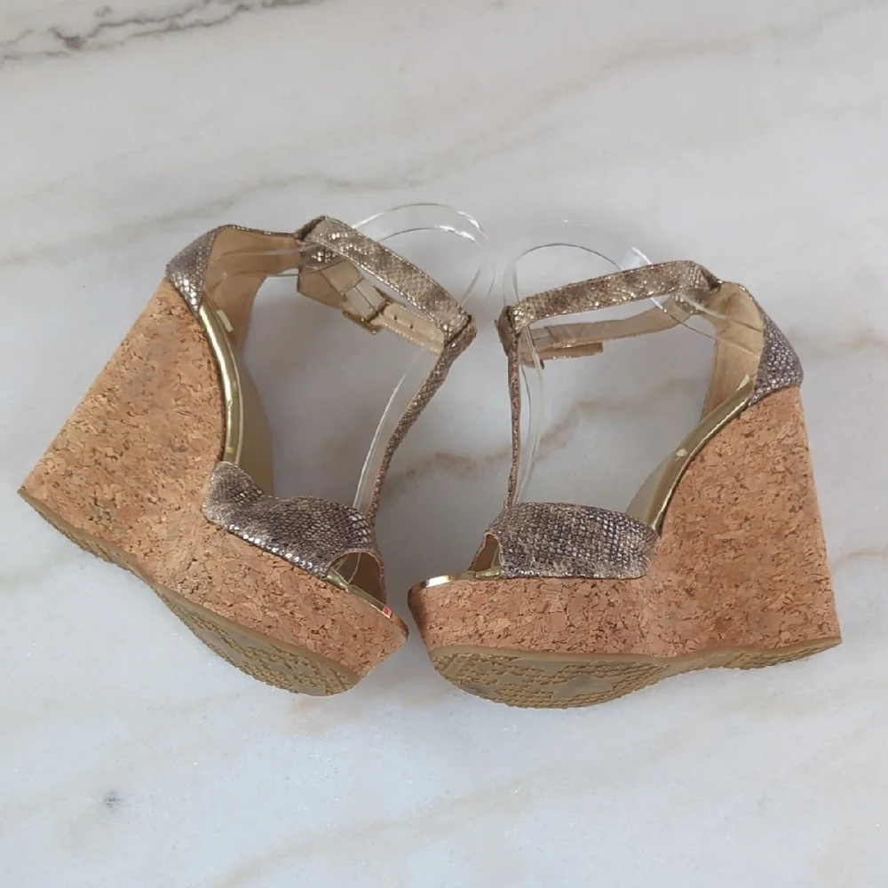 Jimmy Choo Metallic Leather T-Strap Sandals Size 8 - Picture 13 of 14